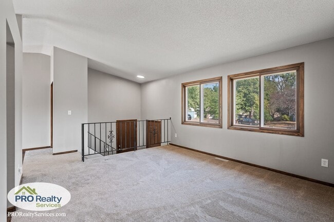 Building Photo - 4 Bedroom Home in Eagan