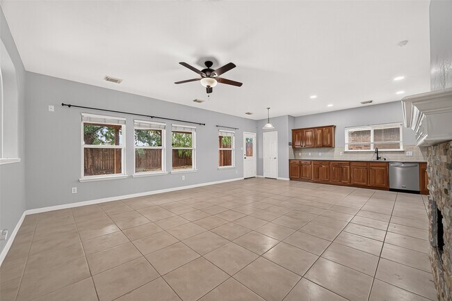 Building Photo - 3223 Legends Creek Dr