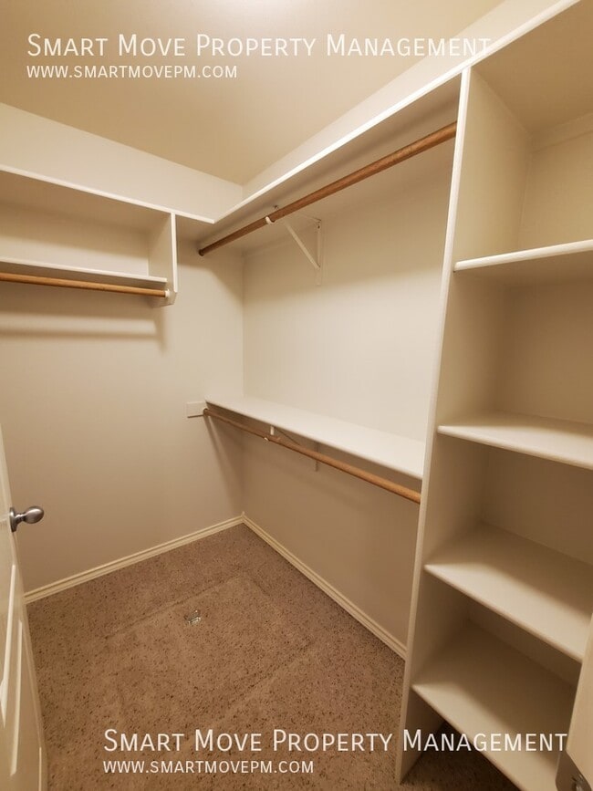 Building Photo - 1427 W Great Basin Dr