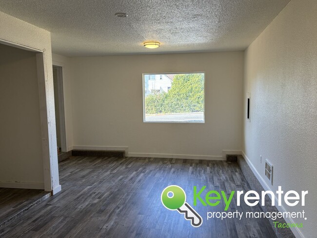 Building Photo - Recently Renovated Tacoma Home