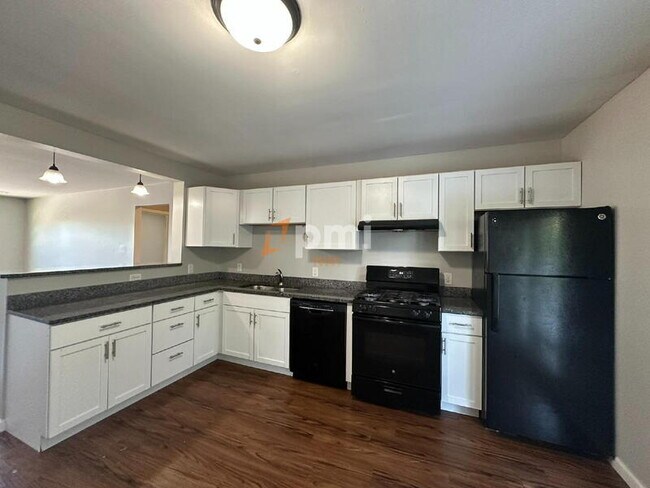 Building Photo - 5831 Creekview Ct W