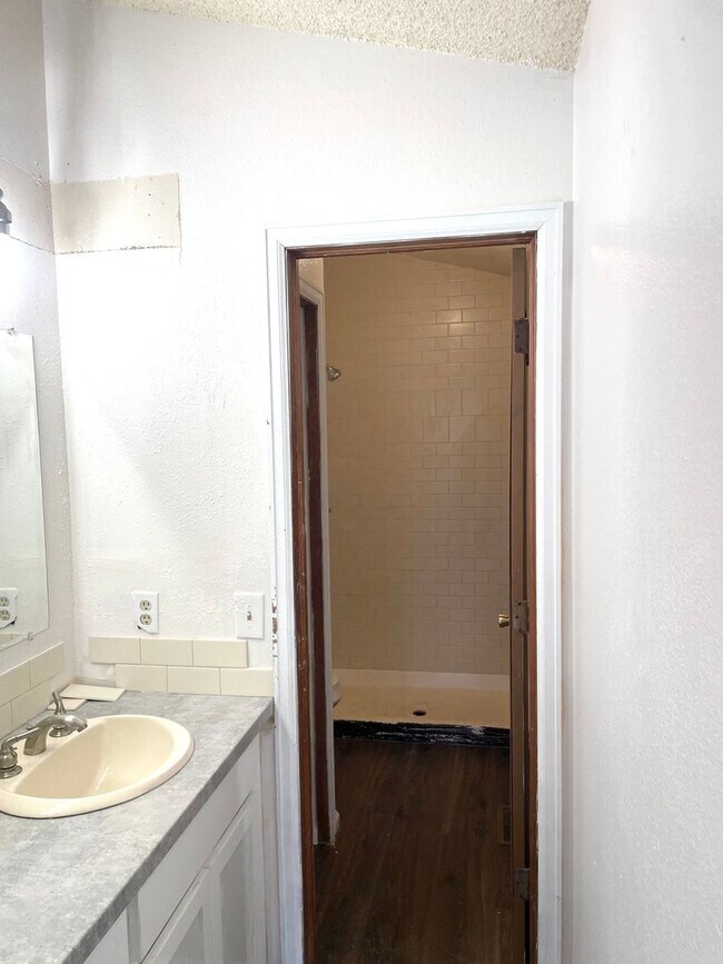 Building Photo - Newly updated home for rent in Seven Hills Neighborhood