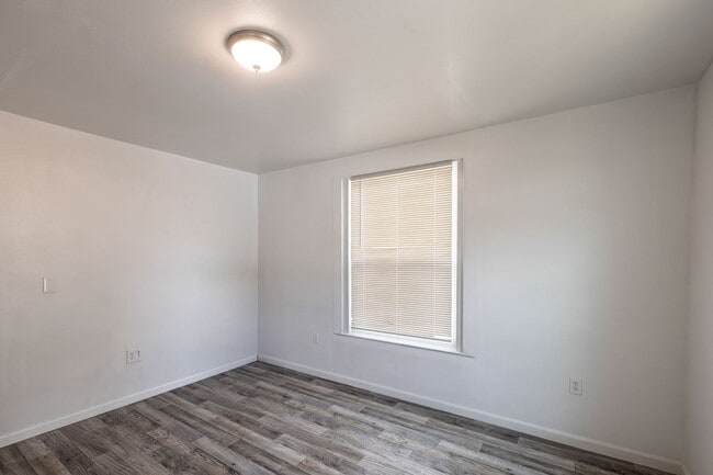 Building Photo - 2 BED 1 BATH HOME IN POCATELLO - AVAILABLE NOW