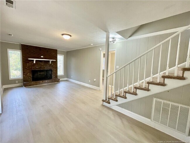 Building Photo - 452 Cloverhill Pl