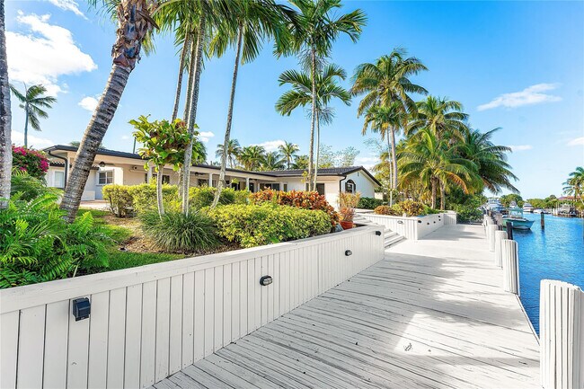 Building Photo - 2443 NE 26th St