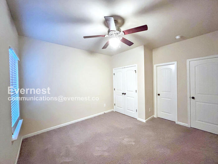 Building Photo - 350 Adverstone Ct