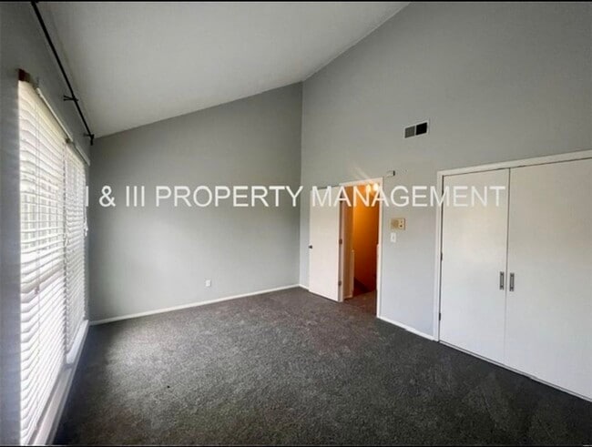 Building Photo - 8108 Monrovia St