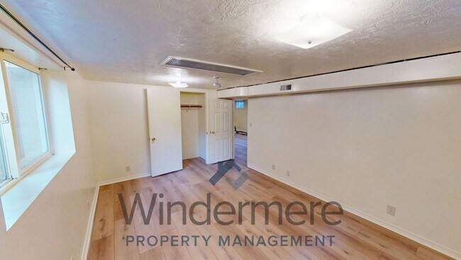 Building Photo - 151 E Maple St