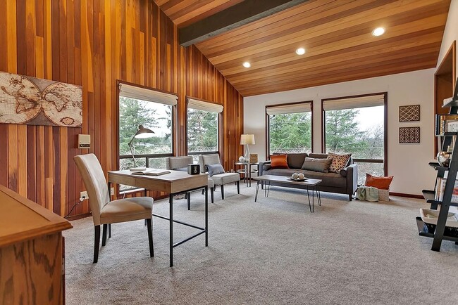 Building Photo - Exquisite Mid-Century Modern Home in Happy...