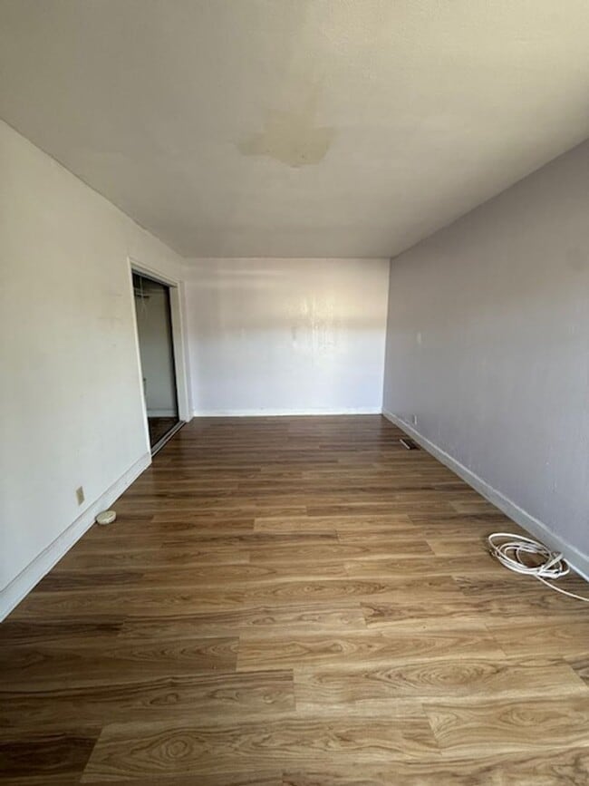 Building Photo - 5925-5933 San Diego St.