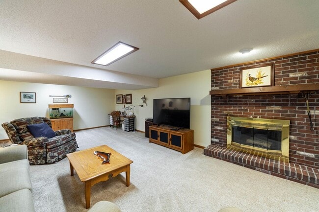 Building Photo - Single Family Home - Available For Rent!