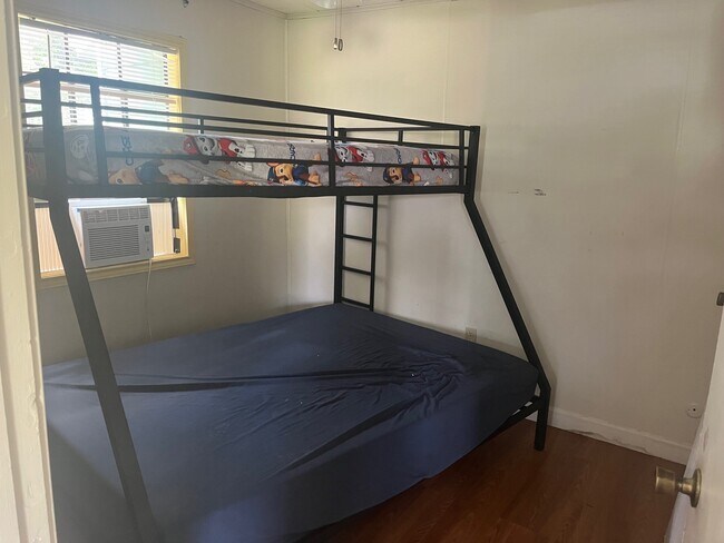 Building Photo - 202 N Avenue C