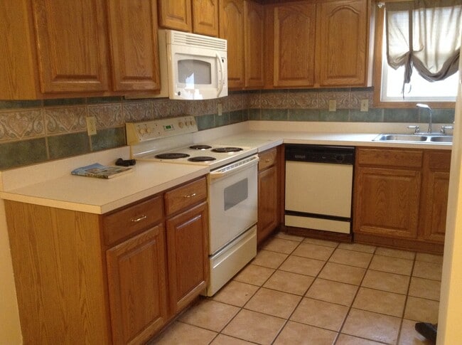 Building Photo - 892 Tremont St