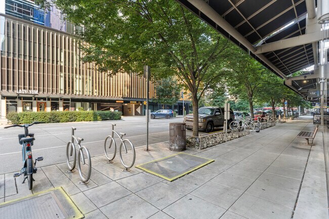 Building Photo - 2121 6th Ave