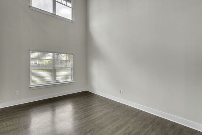Building Photo - Modern 2BD, 2.5BA Townhouse with Large Loft in Travelers Rest
