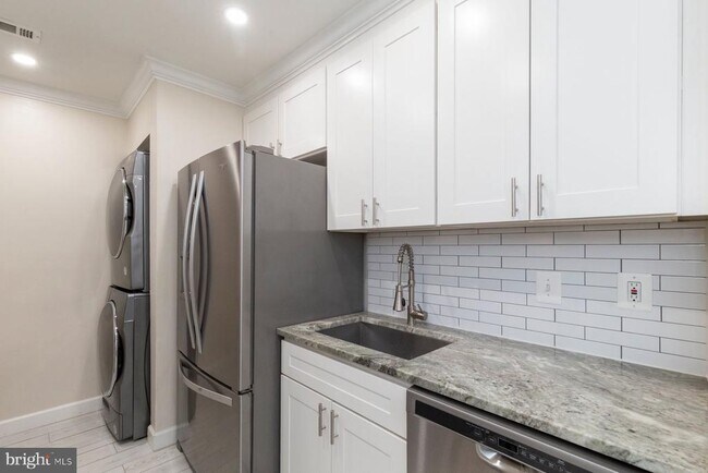 Building Photo - 255 S Pickett St