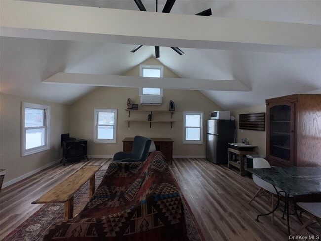 Building Photo - 97 Pine St