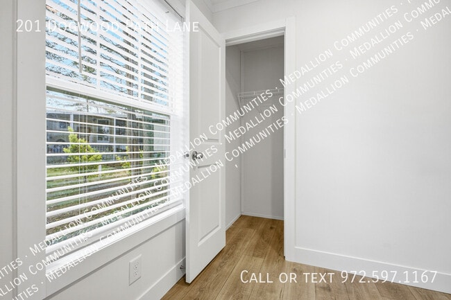 Building Photo - 201 Dogwood Path Ln