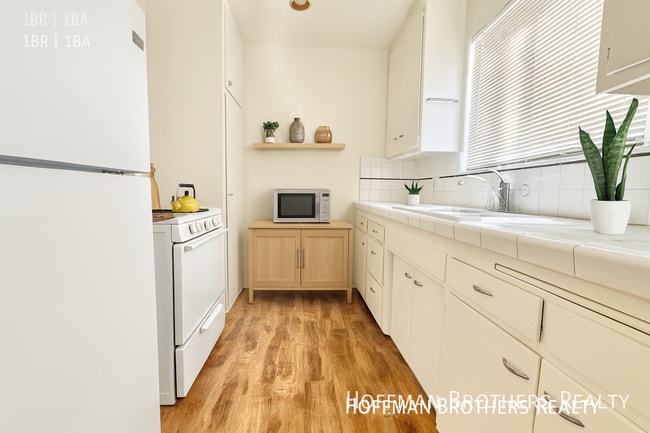 Building Photo - 1350 Laurel Ave