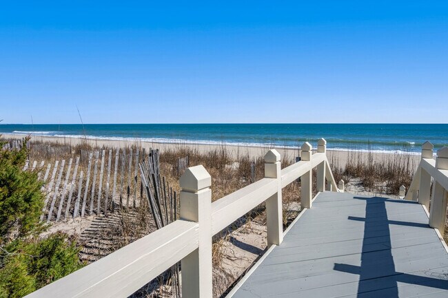 Building Photo - 886 Debordieu Blvd