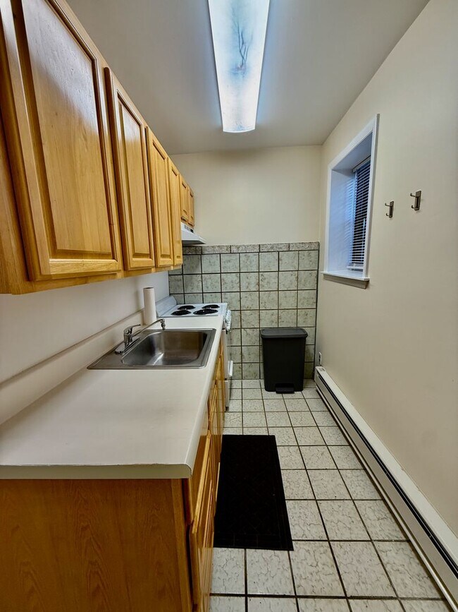 Building Photo - 2528 Christian St