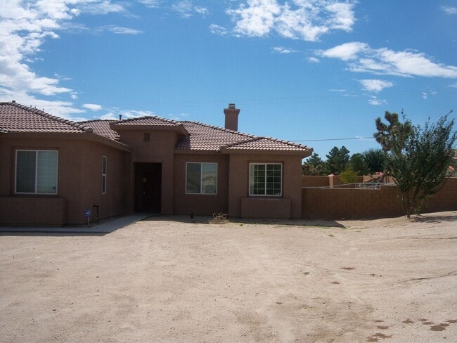 Building Photo - AVAILABLE NOW $200 off First Month Rent