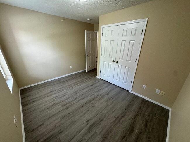 Building Photo - Updated 3 bedroom second floor Apartment a...