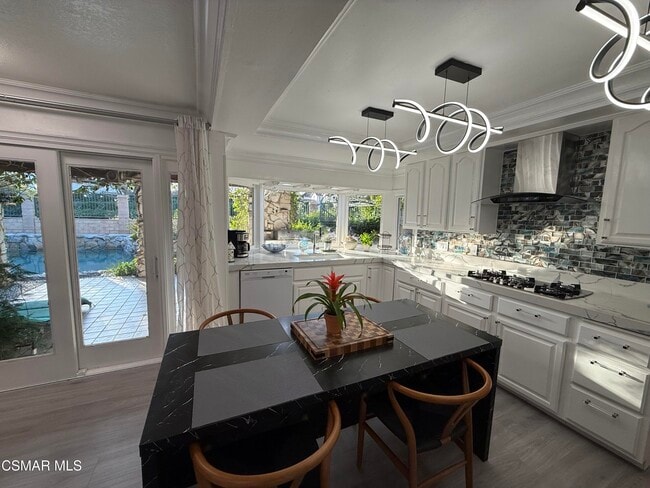 Building Photo - 379 S Greenway Ave