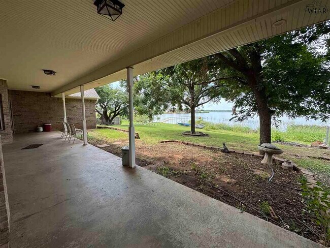 Building Photo - 609 Shoreline Dr