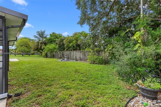 Building Photo - 15800 Surrey Cir