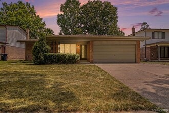 Building Photo - 35656 Saxony Dr