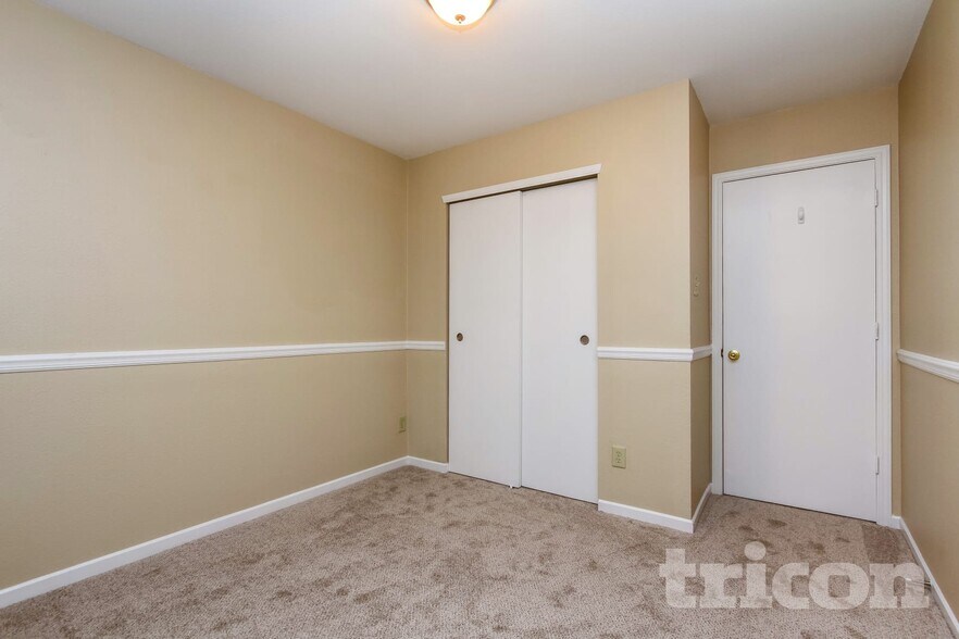 Building Photo - 1164 N Aberdeen Dr