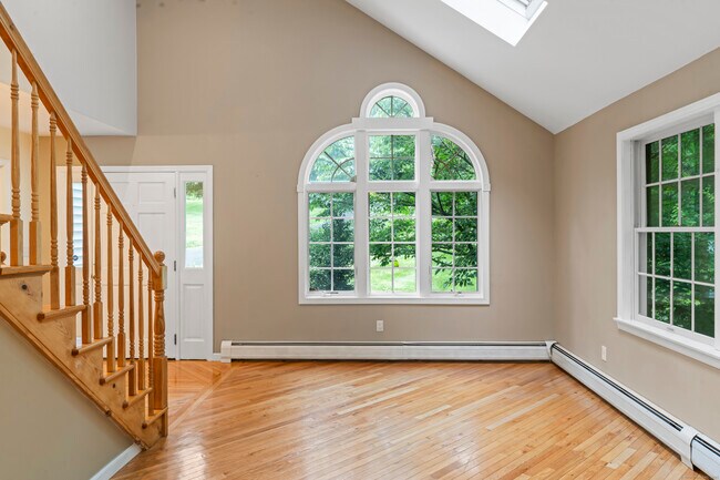 Building Photo - 17 Raven Crest Dr