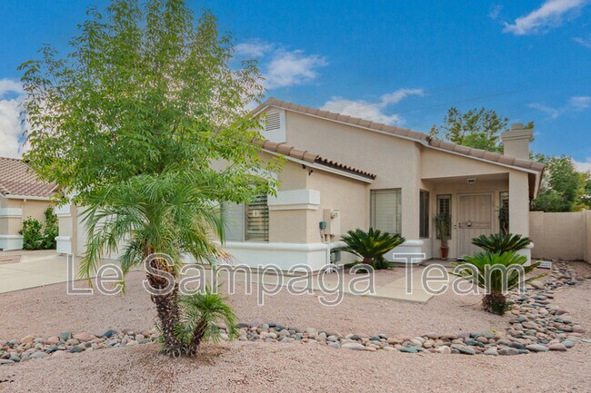 Building Photo - 1448 N Saddle St