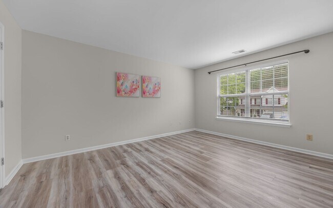 Building Photo - READY NOW!! 4-Bedroom Home w/Attached Garage! Pet Friendly - Fenced Backyard - MUST SEE!