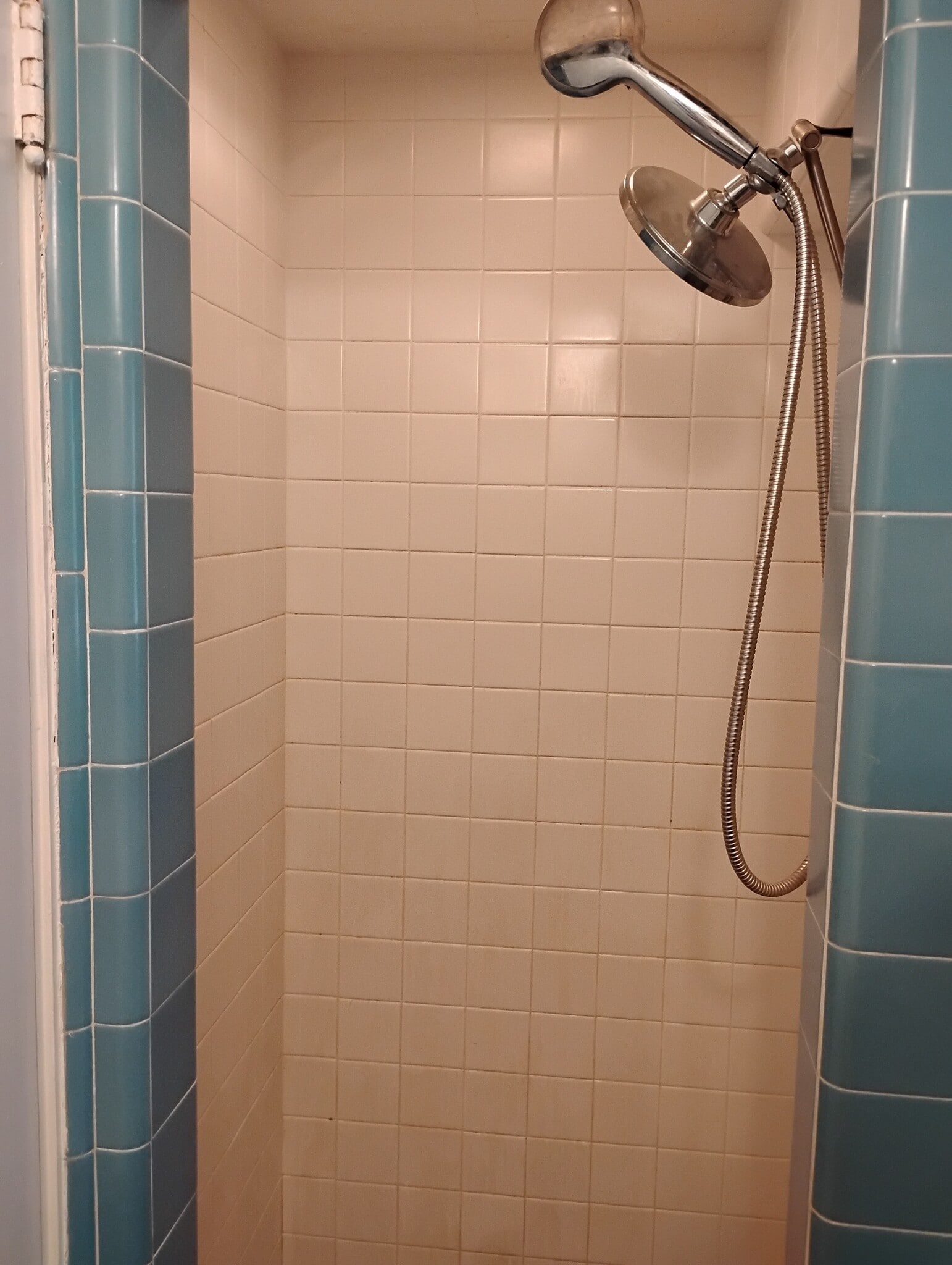 Shower - 2301-2303 W McKinley Ave