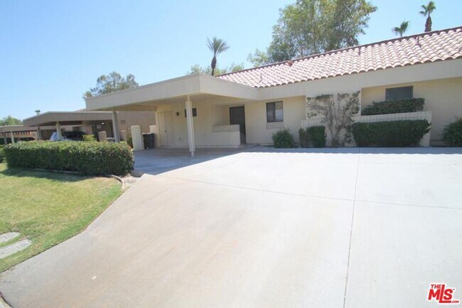 Primary Photo - 40420 Bay Hill Way
