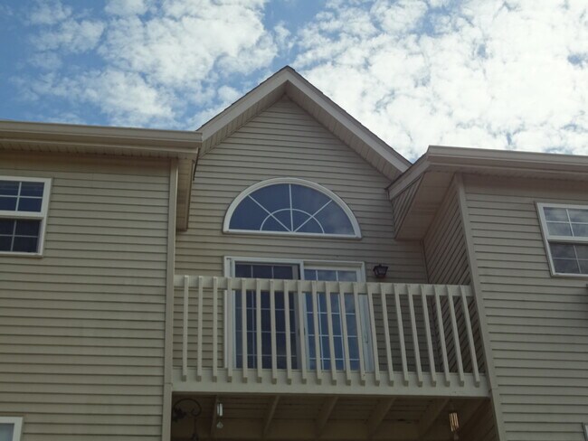 Building Photo - 1412 W Clear Water Cir