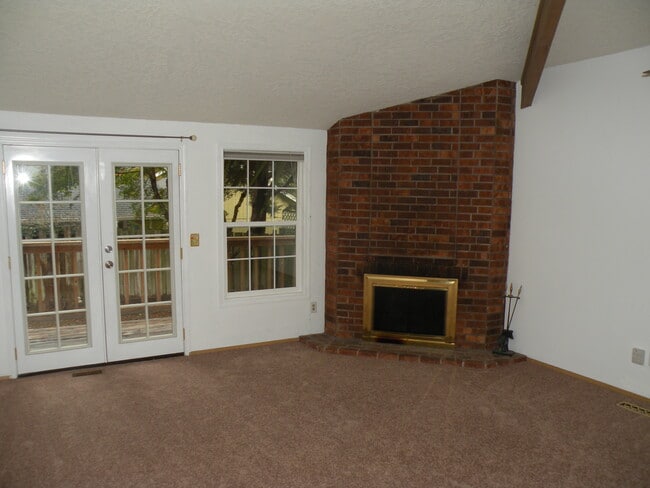 Building Photo - 15177 SW Barcelona Way