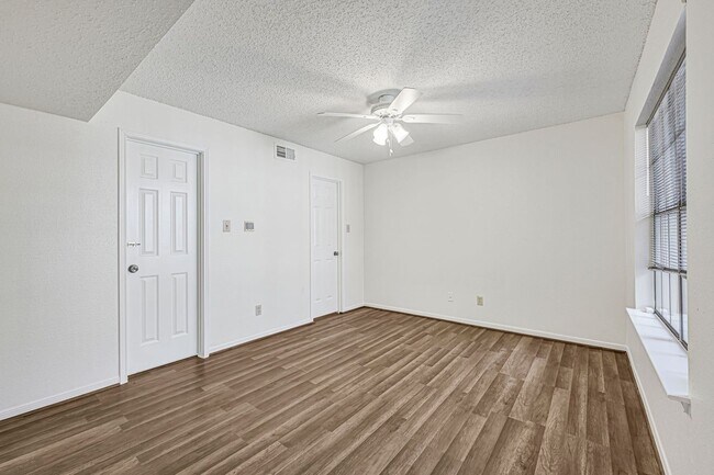 Building Photo - 2300 Old Spanish Trl