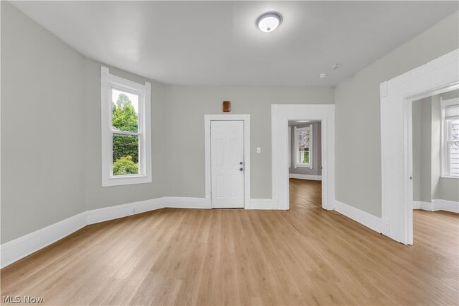 Building Photo - 1345 W 61st St
