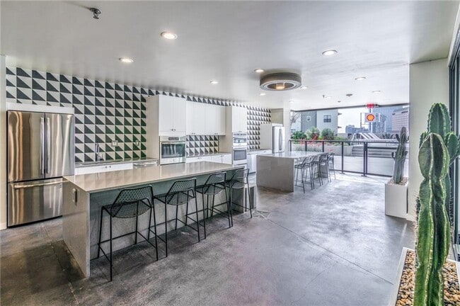 Building Photo - 800 Embassy Dr