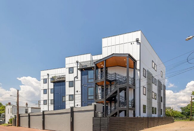 Building Photo - 2305 Nicholson St SE