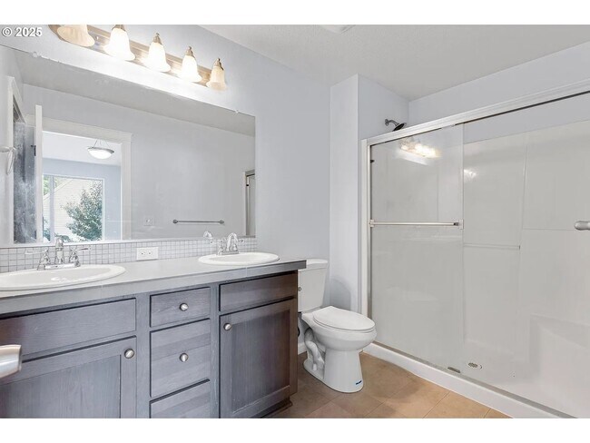Building Photo - Modern Home 4 Beds 3 Baths in Beaverton!