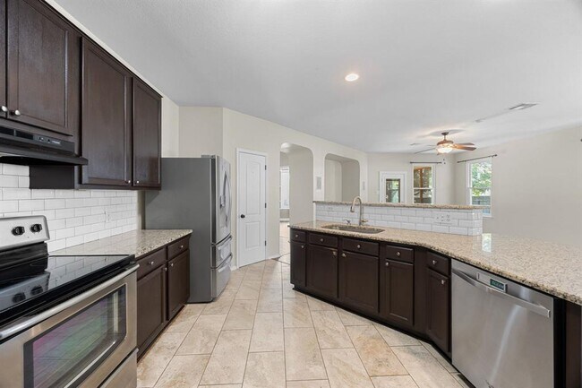 Building Photo - 4409 Woodstock Dr