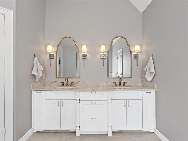 Building Photo - 625 Hartman St