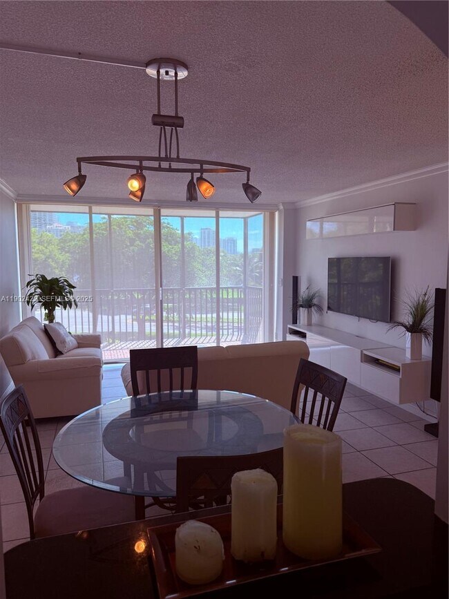 Building Photo - 3475 N Country Club Dr