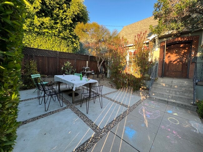 front yard - 1618 Micheltorena St