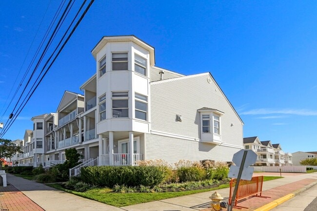 Building Photo - 9416 Amherst Ave