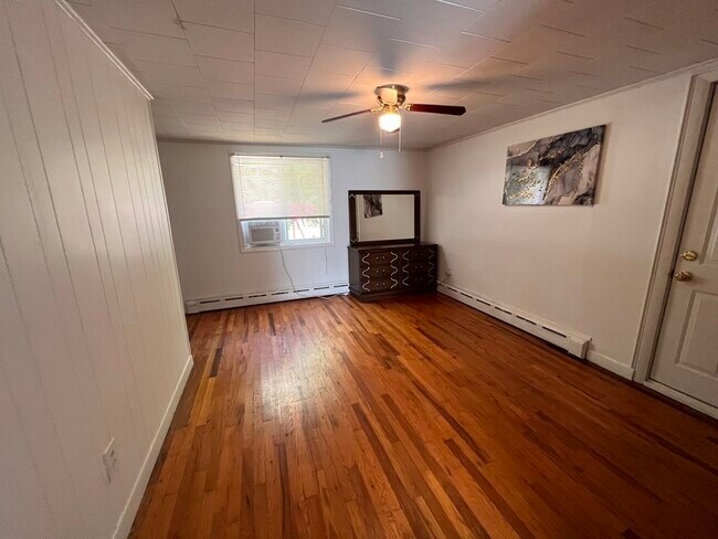Building Photo - 63A Lakeside Ave